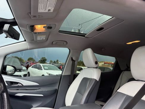 Used 2018 Chevrolet Bolt Premier w/ Driver Confidence II Package FWD image 16