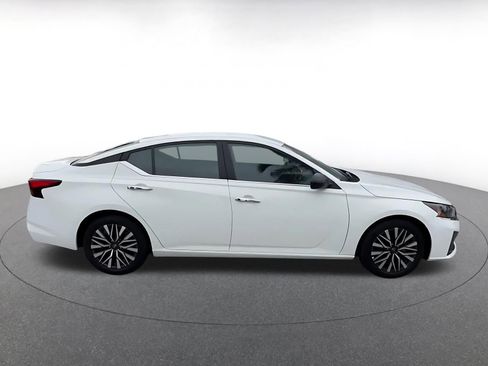 Used 2025 Nissan Altima 2.5 SV image 16