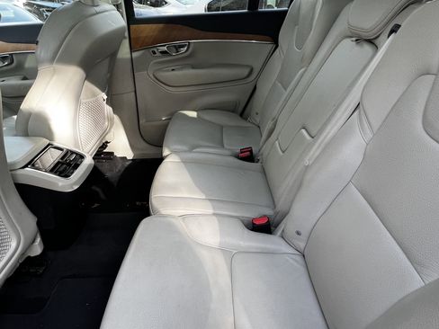 Used 2021 Volvo XC90 T6 Momentum image 33