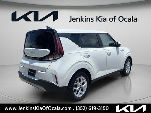 Certified 2025 Kia Soul LX w/ LX Technology Package FWD image 3
