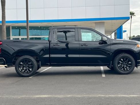 Used 2022 Chevrolet Silverado 1500 Custom w/ Safety Confidence Package RWD image 3