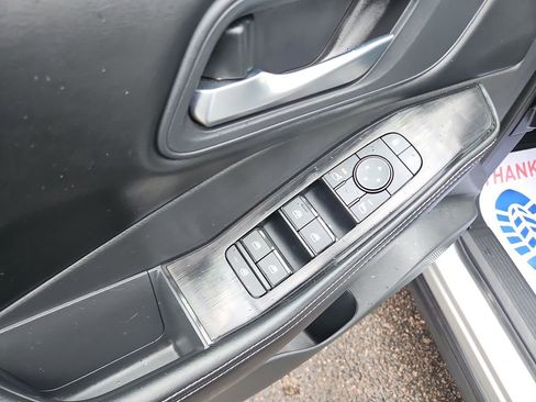Used 2025 Nissan Rogue SV FWD image 11