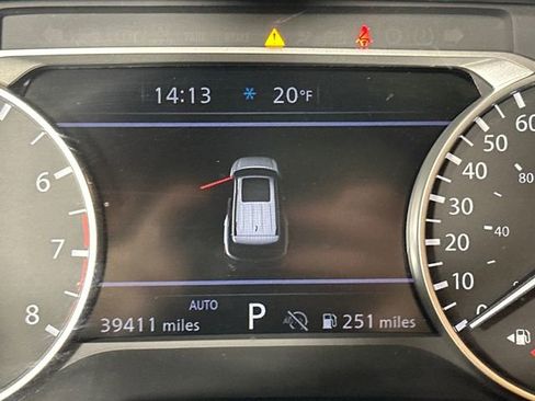 Used 2024 Nissan Pathfinder SV image 18