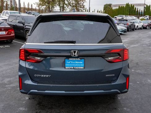 New 2026 Honda Odyssey Touring image 7