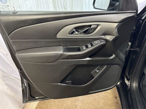 Used 2023 Chevrolet Traverse LT image 23