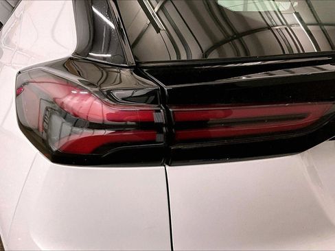 Used 2023 Chevrolet Bolt EUV LT w/ Convenience Package image 28