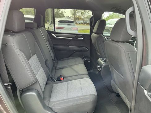 Used 2025 GMC Acadia Elevation image 19