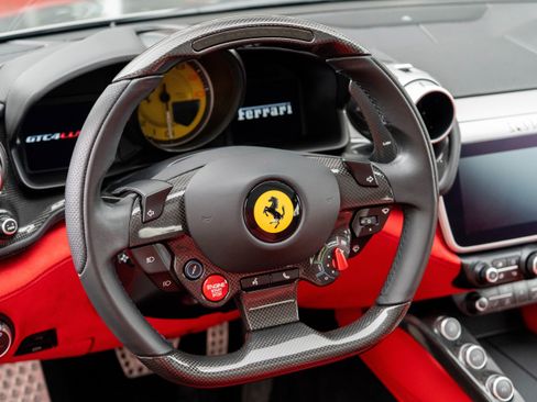 Used 2018 Ferrari GTC4Lusso image 15