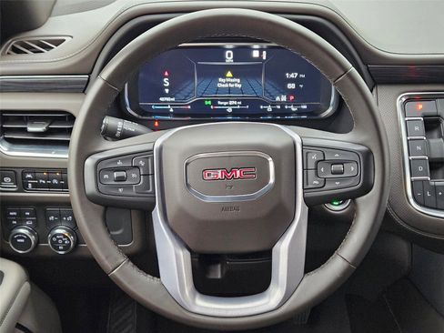 Used 2023 GMC Yukon SLT AWD/4WD image 14