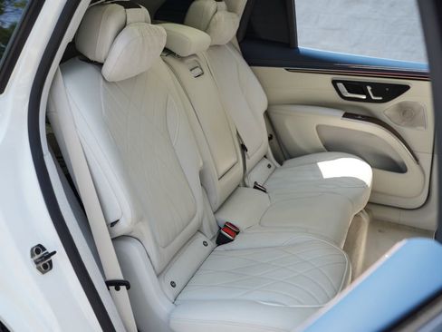 Used 2023 Mercedes-Benz EQS 580 4MATIC SUV image 26