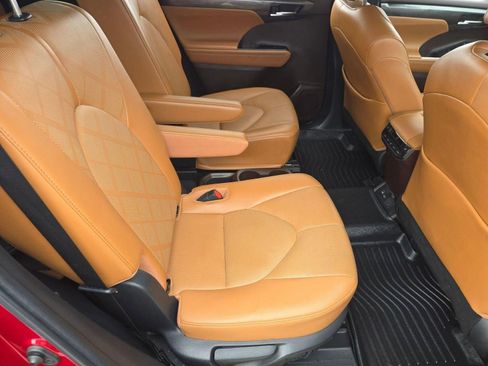 Used 2022 Toyota Highlander Platinum image 30