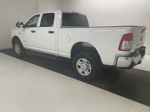 Used 2022 RAM 2500 Tradesman w/ Chrome Appearance Group AWD/4WD image 3