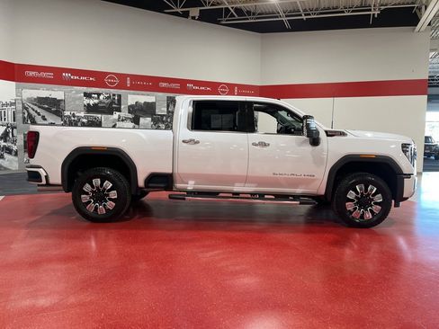Used 2024 GMC Sierra 3500 Denali w/ Denali Reserve Package image 2