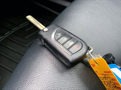 Used 2021 Toyota Camry SE image 15