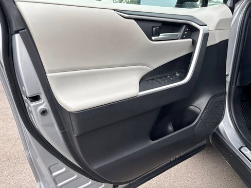 Used 2022 Toyota RAV4 XLE Premium AWD/4WD image 5