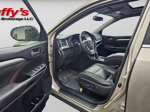 Used 2015 Toyota Highlander XLE image 20