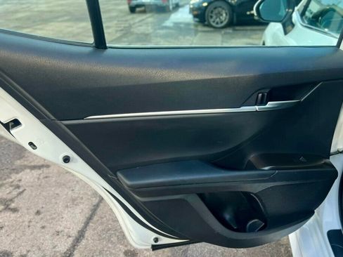 Used 2021 Toyota Camry SE image 14