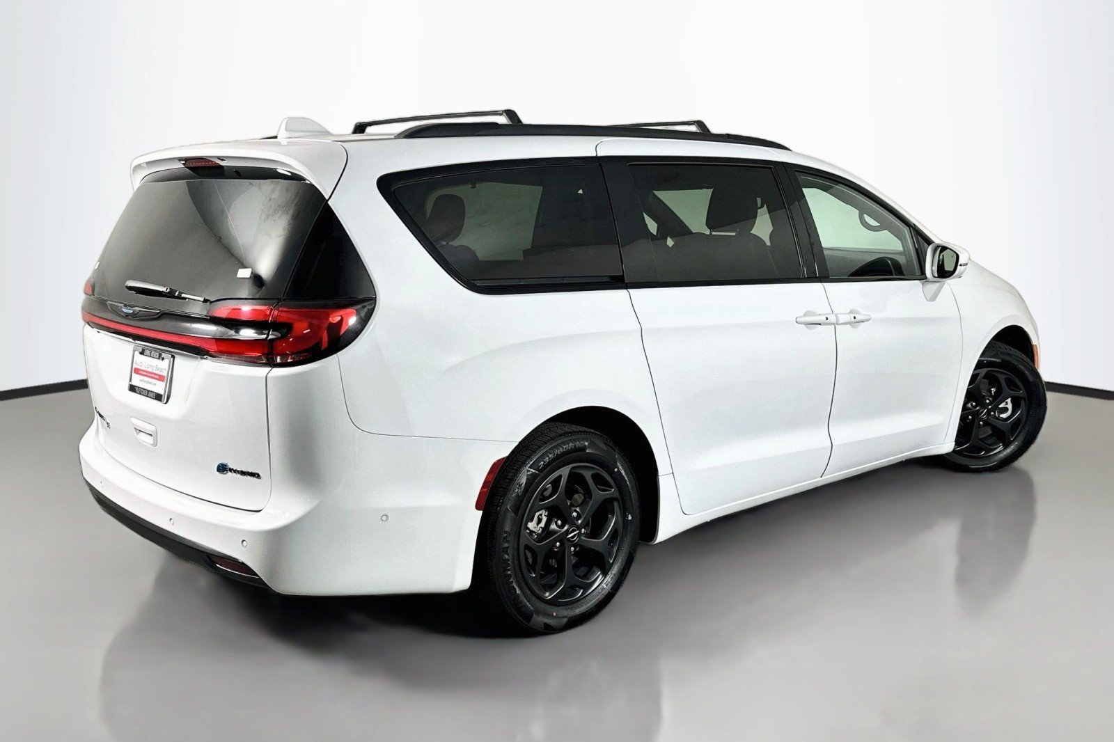 Used 2021 Chrysler Pacifica Touring-L w/ Uconnect Theater Family Group FWD image 15