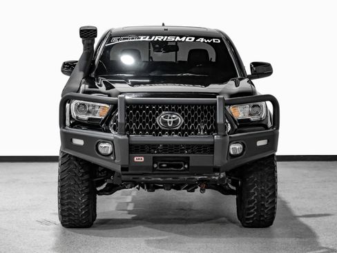 Used 2019 Toyota Tacoma TRD Off-Road w/ TRD Premium Off Road Package AWD/4WD image 3