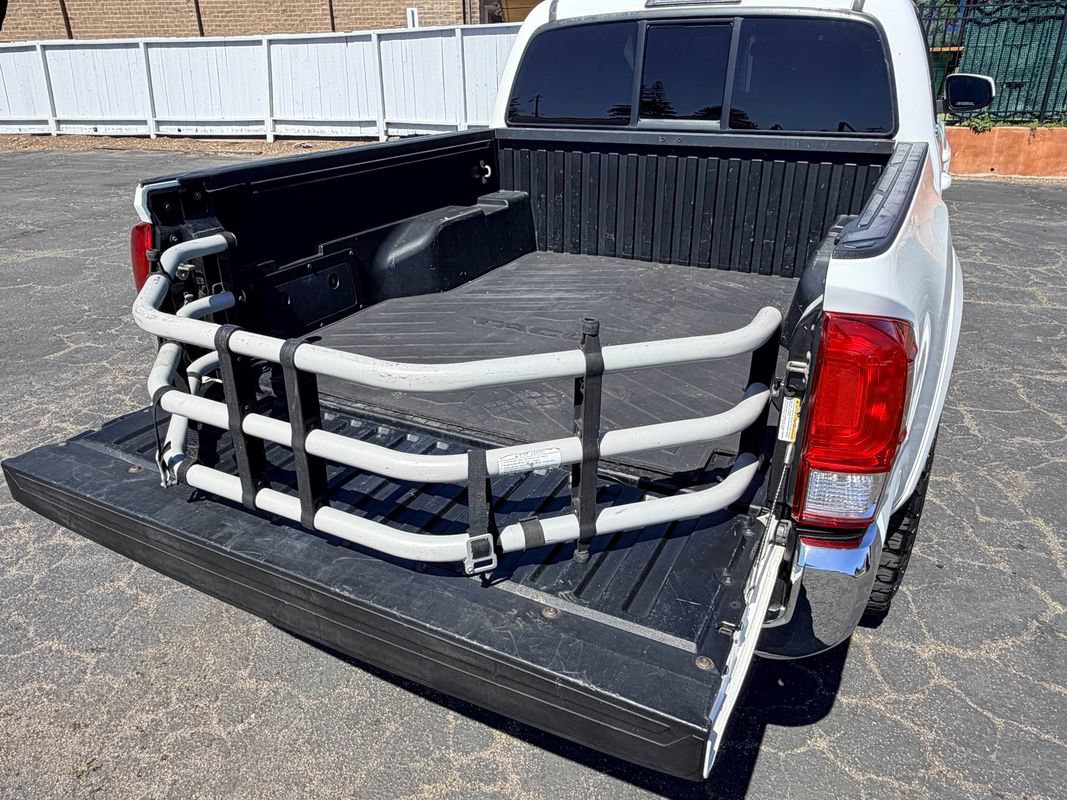 Used 2017 Toyota Tacoma SR5 AWD/4WD image 15