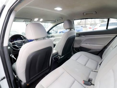 Used 2017 Hyundai Elantra SE image 31
