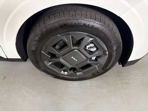 New 2026 Kia Carnival EX image 11