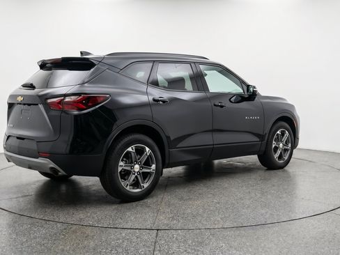 Used 2025 Chevrolet Blazer LT FWD image 9