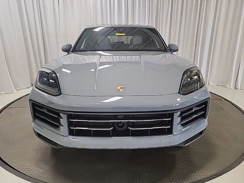 Used 2025 Porsche Cayenne AWD/4WD image 39