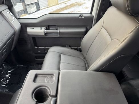 Used 2015 Ford F250 Lariat w/ Chrome Package image 21