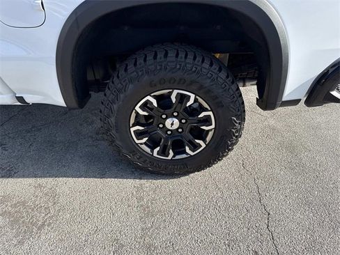 Used 2025 Chevrolet Silverado 1500 ZR2 w/ Technology Package image 30