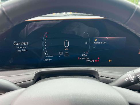 Used 2025 Cadillac XT4 Premium Luxury AWD/4WD image 19