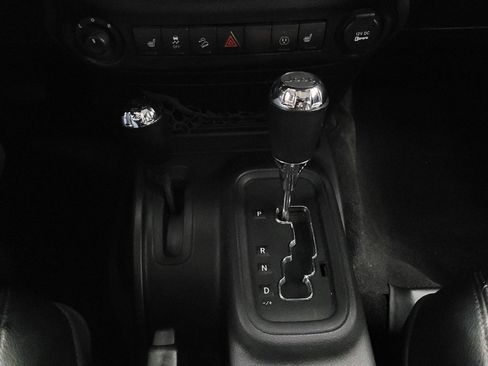 Used 2015 Jeep Wrangler Unlimited Sahara image 26