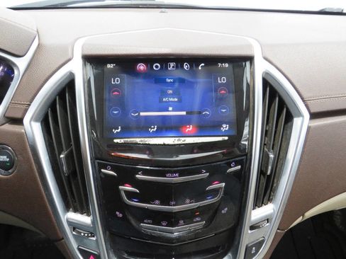 Used 2014 Cadillac SRX Luxury image 18