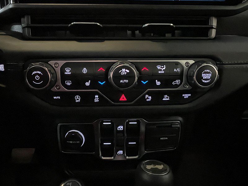 Used 2025 Jeep Wrangler Unlimited Sahara AWD/4WD image 15