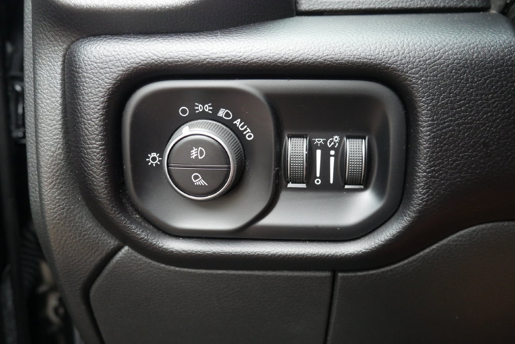 Used 2025 RAM 3500 Laramie AWD/4WD image 22