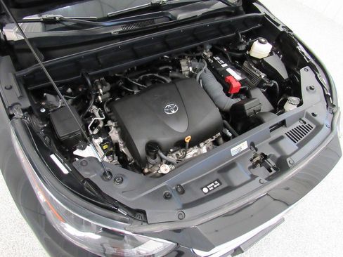 Used 2022 Toyota Highlander XLE AWD/4WD image 23