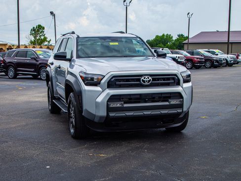 Used 2025 Toyota 4Runner SR5 AWD/4WD image 10