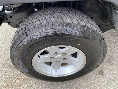 Used 2004 Jeep Wrangler 4WD w/ 30" Tire & Wheel Group image 18