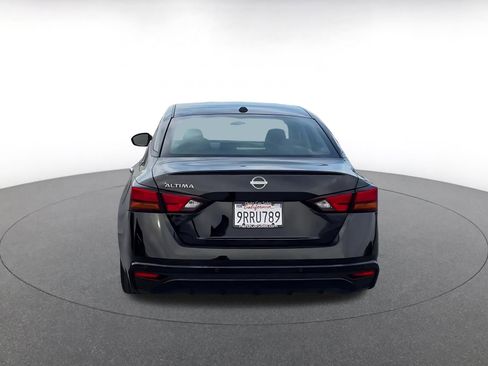 Used 2025 Nissan Altima 2.5 SV image 12