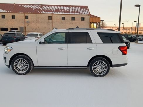 Used 2024 Ford Expedition Limited image 4