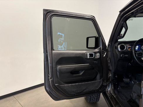 Used 2018 Jeep Wrangler Unlimited Sahara w/ Uconnect 4C Nav & Sound Group AWD/4WD image 10