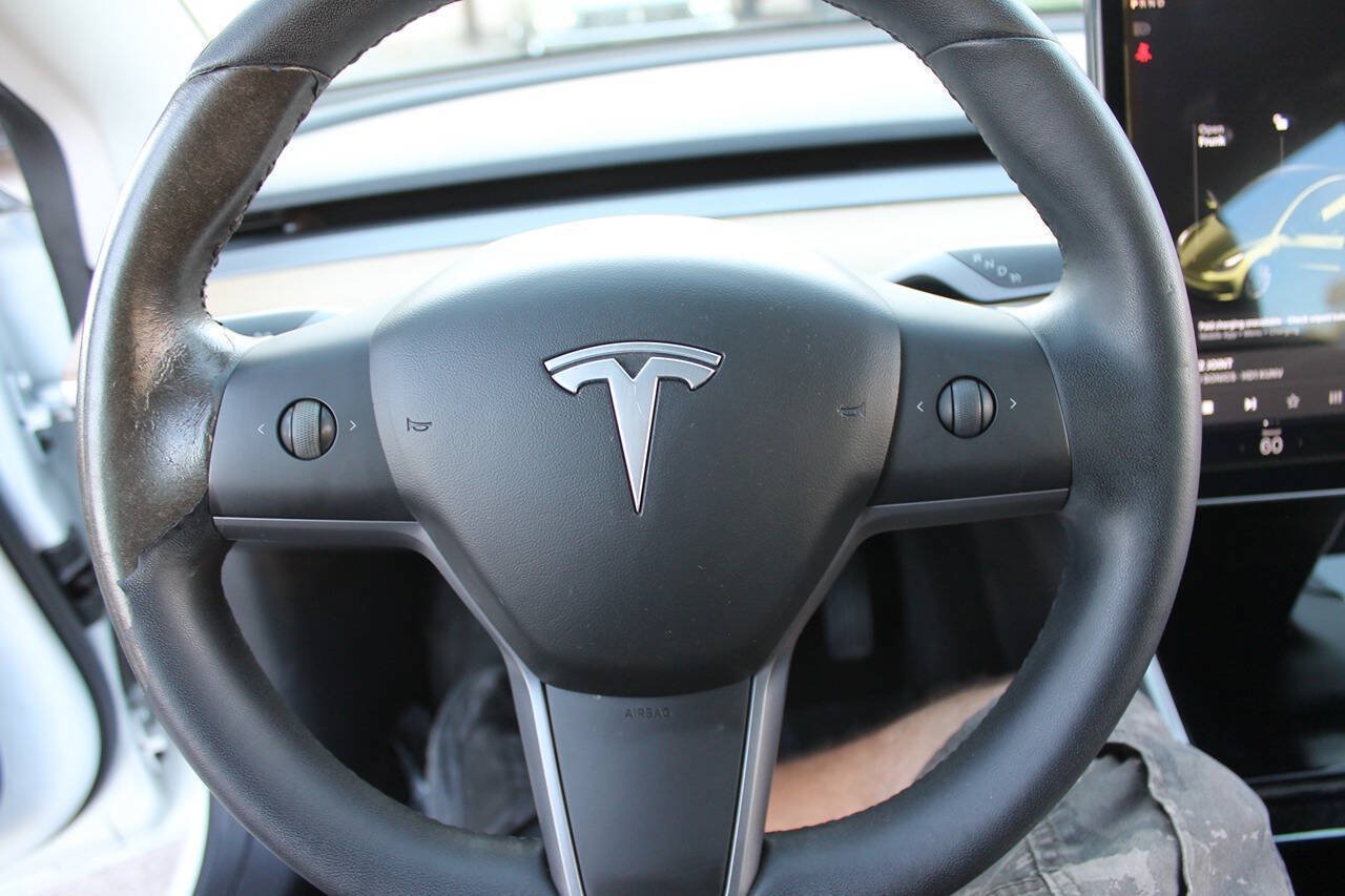 Used 2020 Tesla Model 3 Standard Range Plus RWD image 26