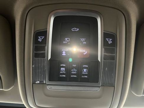 Used 2022 RAM 3500 Laramie AWD/4WD image 38