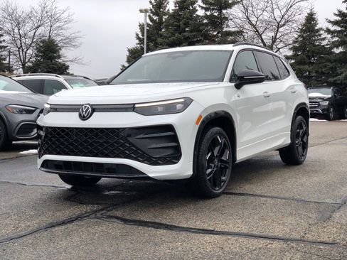 New 2026 Volkswagen Tiguan SE R-Line AWD/4WD image 3