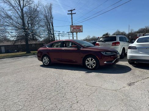 Used 2015 Chrysler 200 Limited w/ Convenience Group image 2