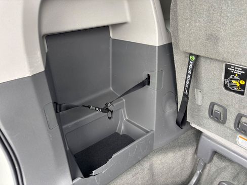 Used 2016 Toyota Sienna XLE Premium FWD image 41