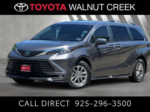 Certified 2025 Toyota Sienna XLE FWD image 1