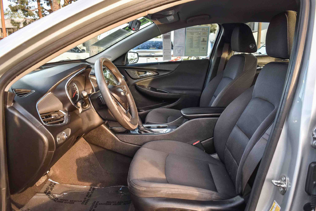 Used 2019 Chevrolet Malibu LT FWD image 17