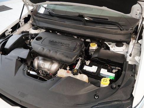 Used 2020 Jeep Cherokee Latitude Plus image 18