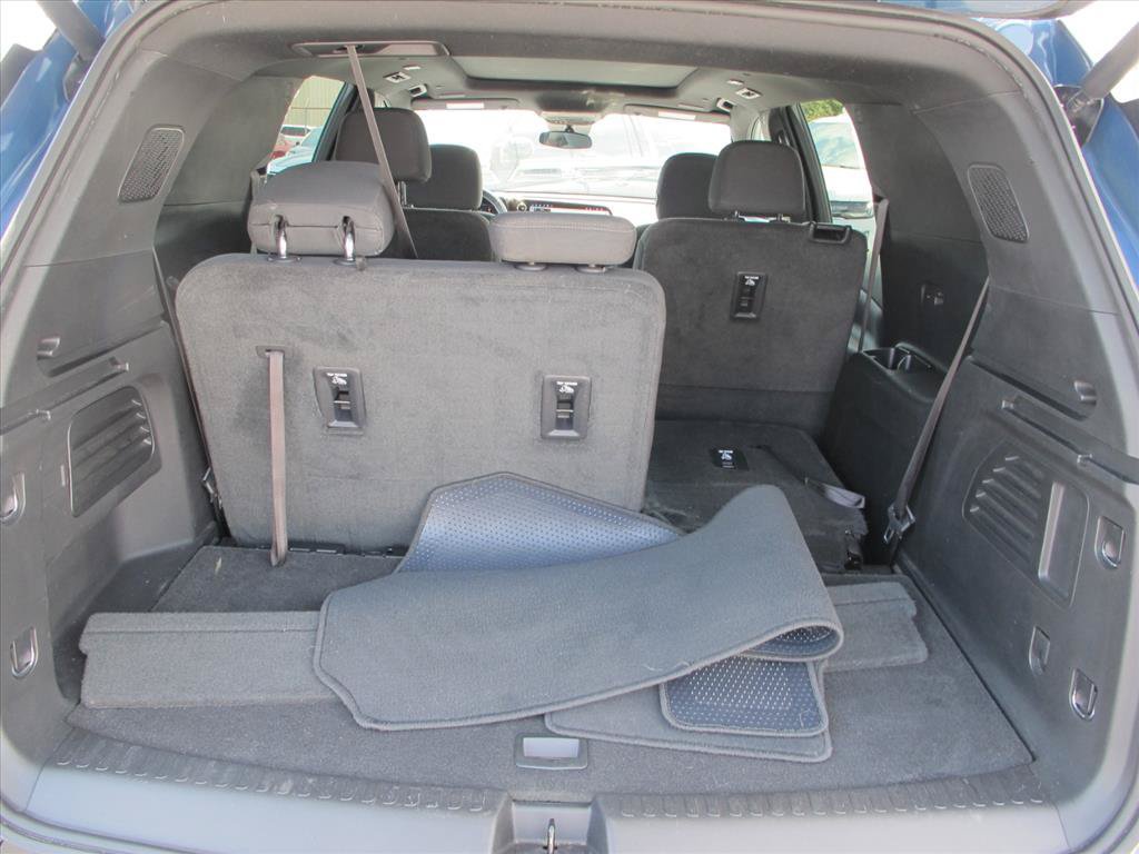 Used 2024 Chevrolet Traverse LT w/ Trailering Package FWD image 17